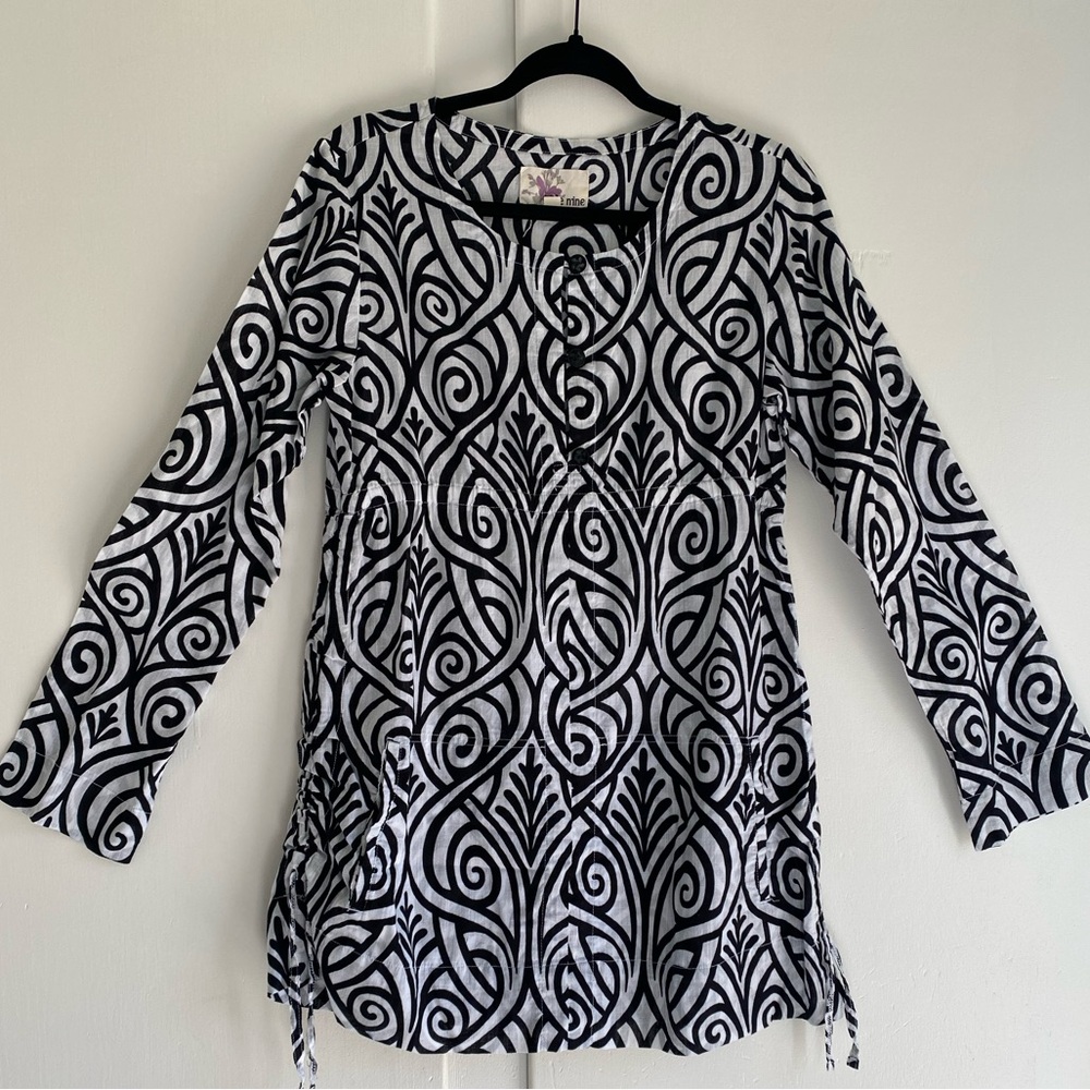 Title nine Black and White Swirl-Print Tunic